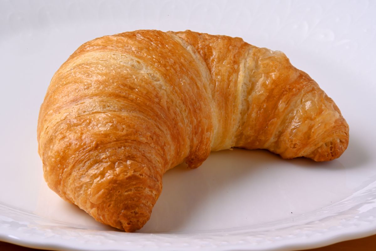 クロワッサン　230円（イートイン234円）