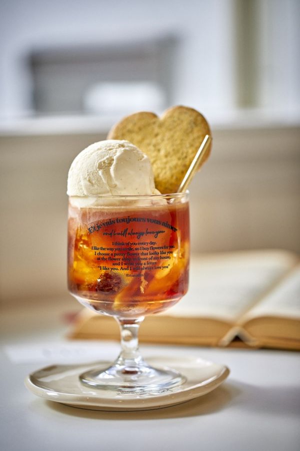 「ティーフロート」690円　トッピングの「ハートクッキー（アールグレイ）」200円