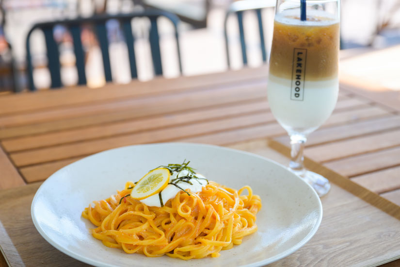 女性に人気のランチは、レモンエスプーマ明太クリームパスタセット1300円