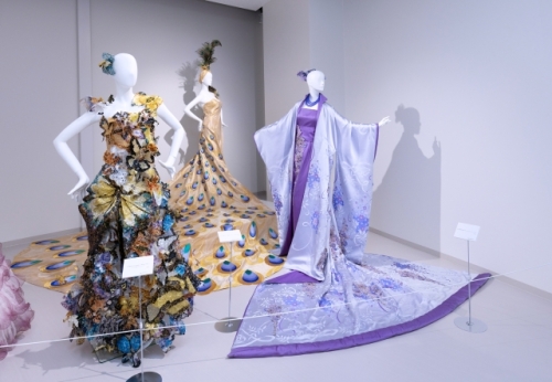 オートクチュールならではの個性的なドレスも見応え満点！