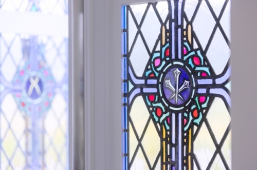 ステンドグラスやアンティーク風の照明をあしらったガゼボも素敵