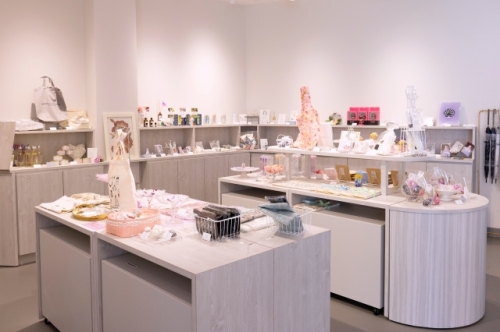 お土産の他、結婚式の引き出物やプチギフト向けアイテムも販売