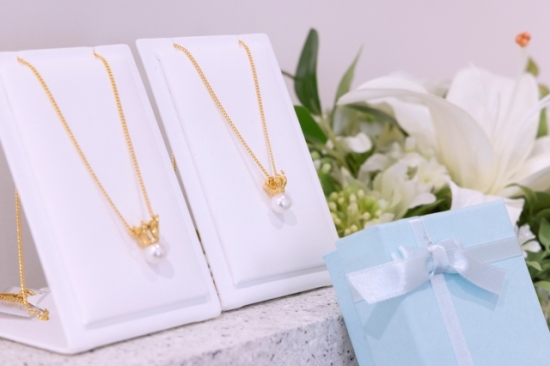 若狭パールのアクセサリーも購入可能。自分へのご褒美にぴったり