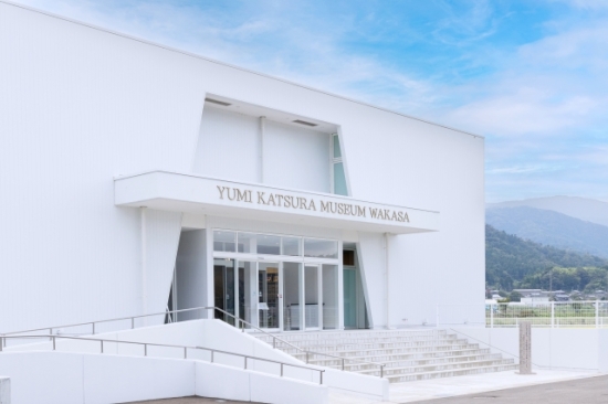 電車で行く場合はJR三方駅でレンタサイクルを利用すると便利