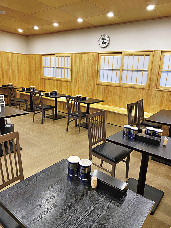 食堂はせ川店内