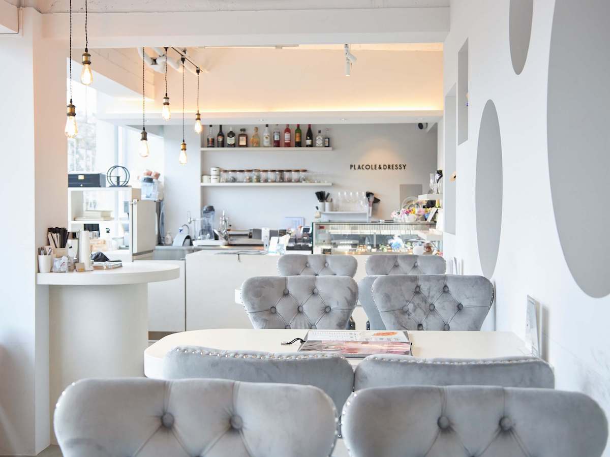 どの席からでもウェディングドレスがよく見える