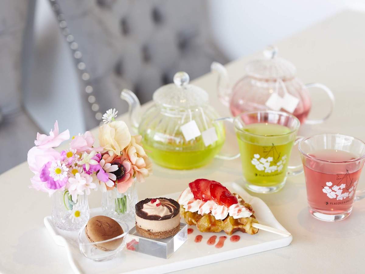 「季節のプチアフタヌーンティーセット」 1518円 ※オリジナル紅茶飲み放題