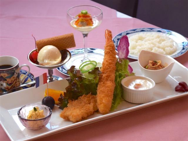 「モダン亭洋食セットト」2750円~