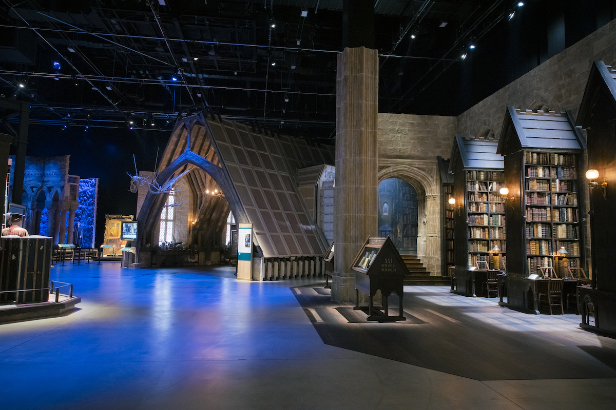 「ホグワーツ・レッスン」‘Wizarding World’ and all related names, characters and indicia are trademarks of and © Warner Bros.Entertainment Inc. – Wizarding World publishing rights © J.K. Rowling.