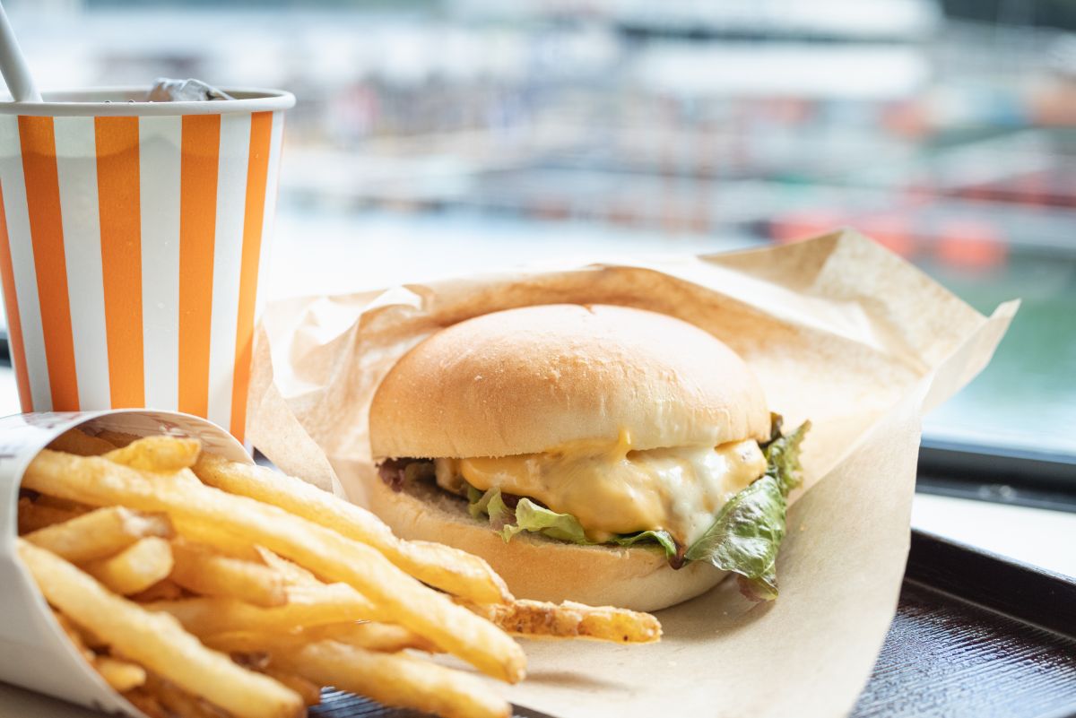 「下田深海ザメバーガーセット」1200円