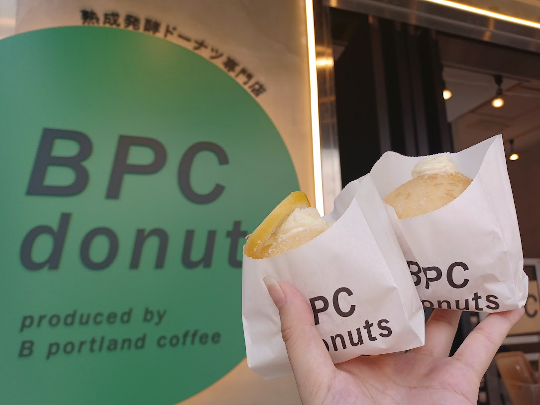 (左から)「クリームドーナツ」430円、「レモンチーズ」460円