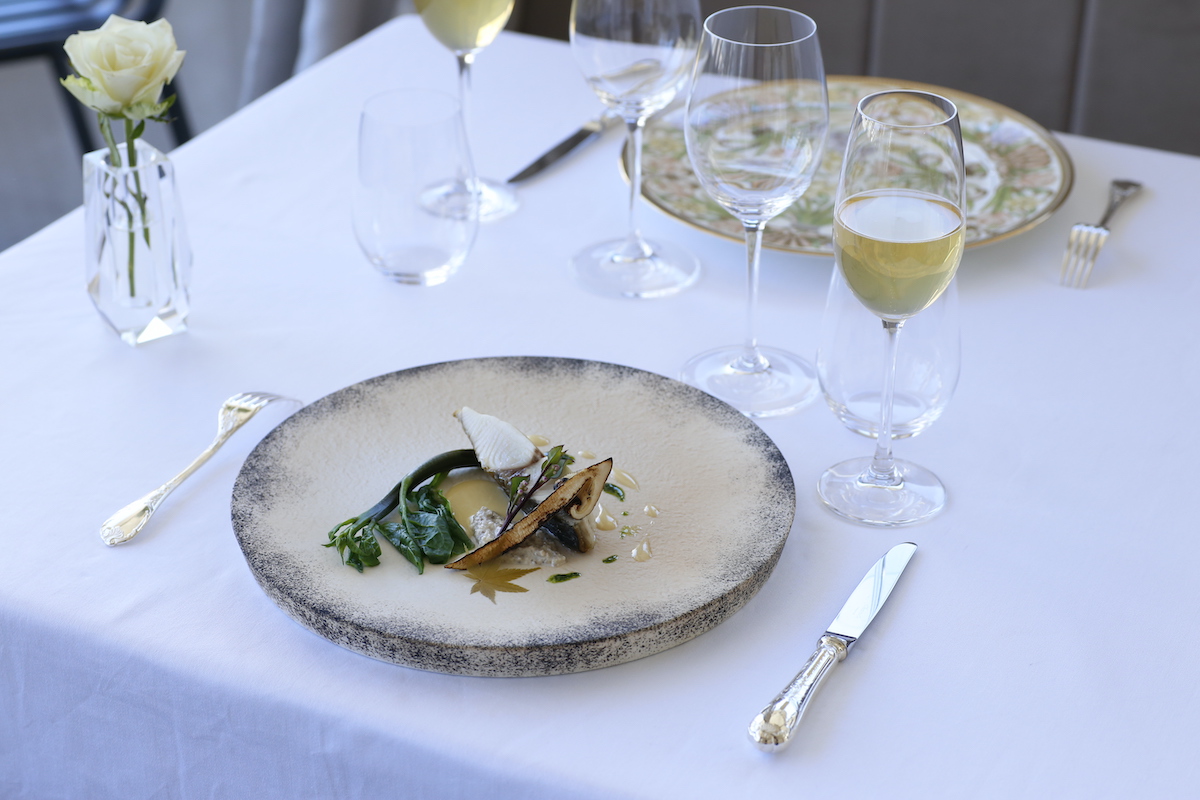 「Menu Croissance」◯◯◯◯円(サービス10%別)の魚料理「本日の厳選鮮魚 秋の仕立て」