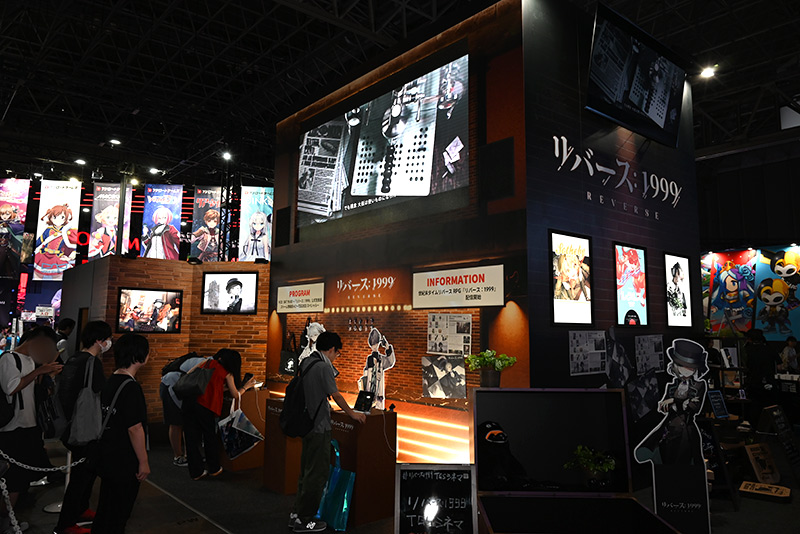 大きく展示していたのが10月26日リリース予定の世紀末タイムリバースRPG『リバース：1999』。