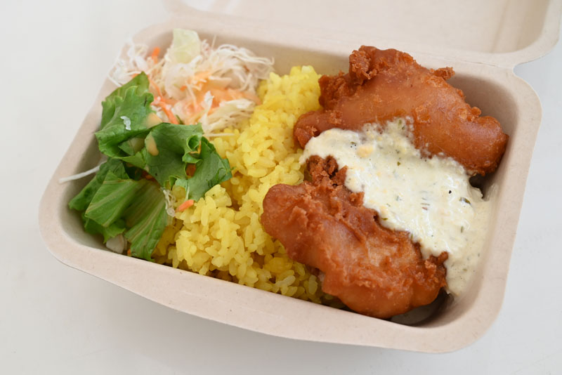 ランチボックス（サラダ・ライス付き）／900円