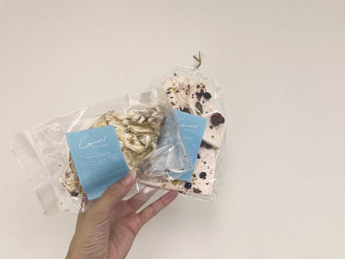 （左から）「Espiègle（エスピエーグル）コーヒー」648円、「Meringue Fine（メレンゲ フィーヌ）ベリーとお花」540円