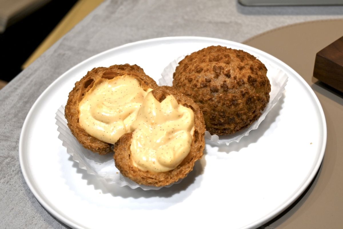 11月24日オープン予定の「DOLCE TACUBO CAFFE」のシュークリーム