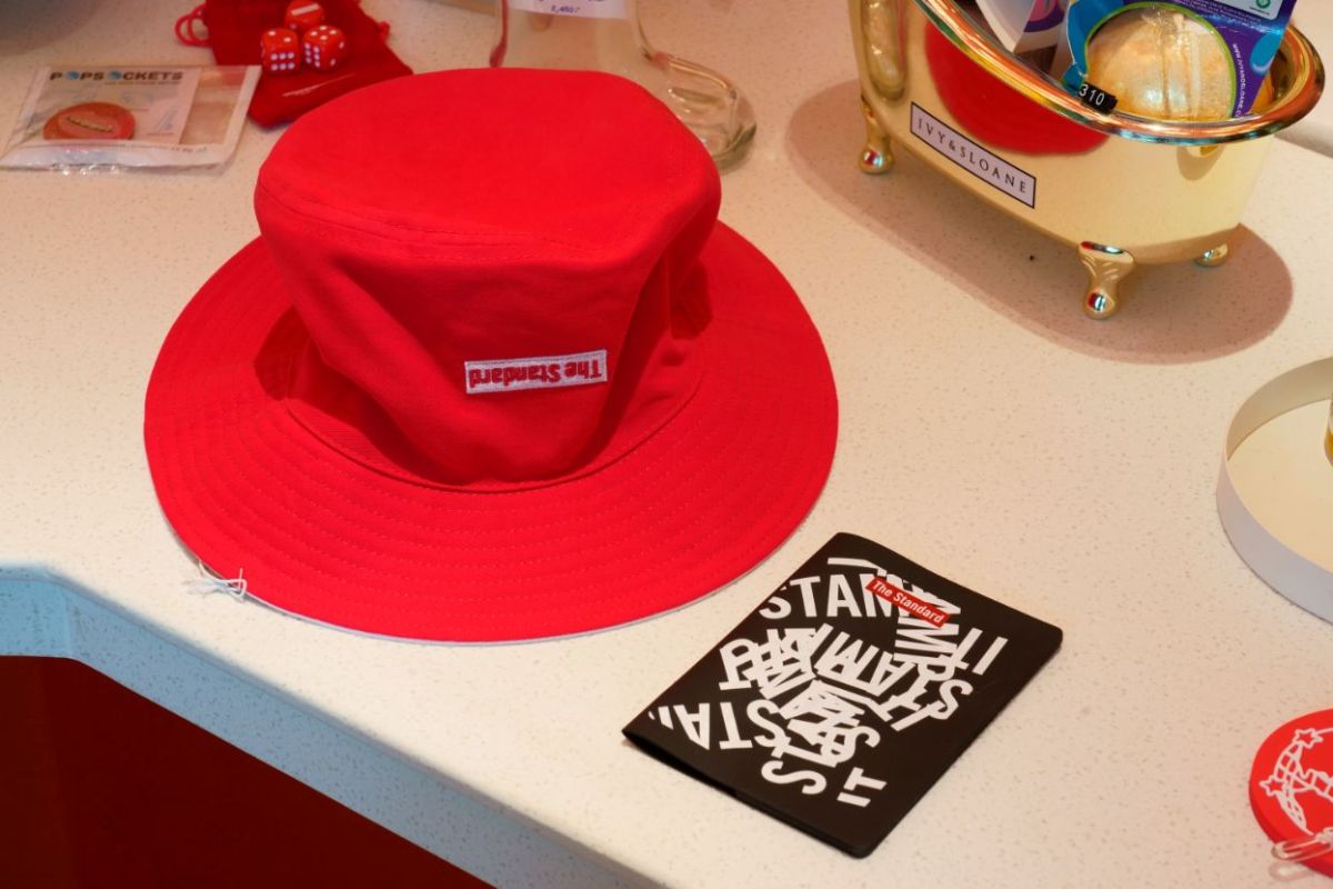 帽子「B●●●」