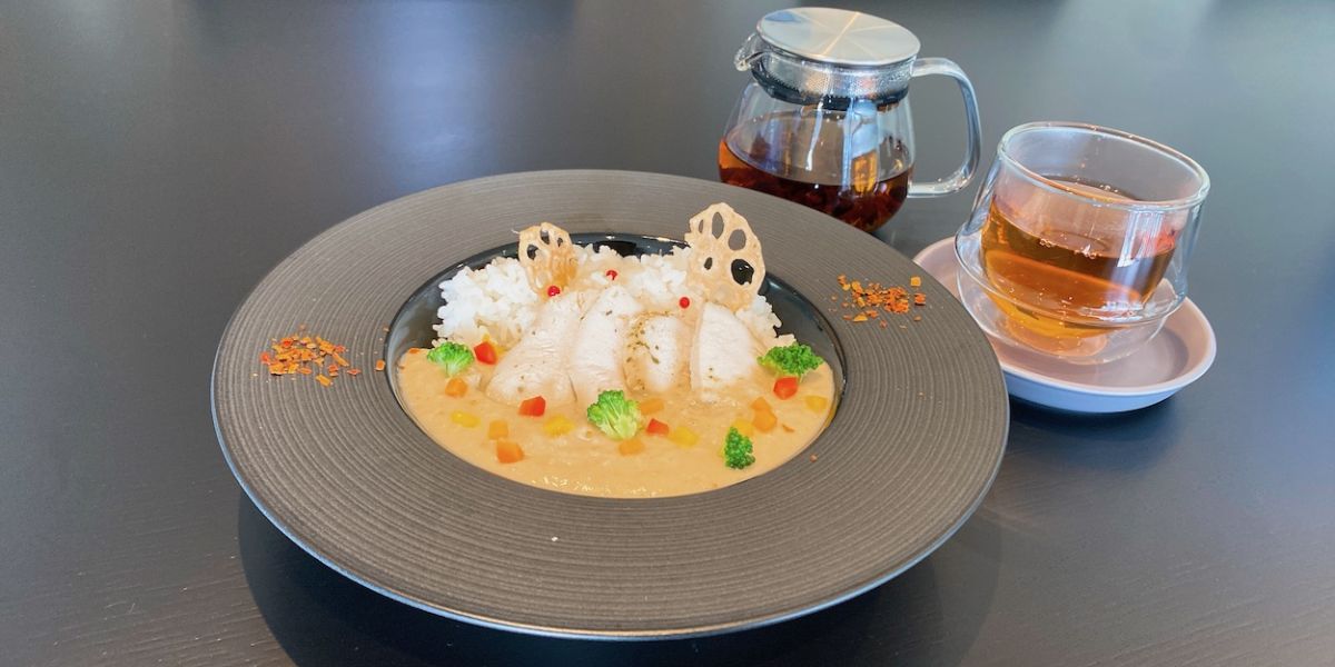 道玄坂通のカフェ「ANDELT CAFE」ホワイトニング後も食べられる白いカレーが気になる