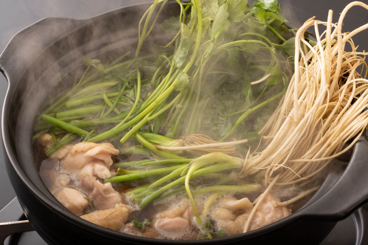 せり鍋は鶏肉と一緒に食べるのが定番