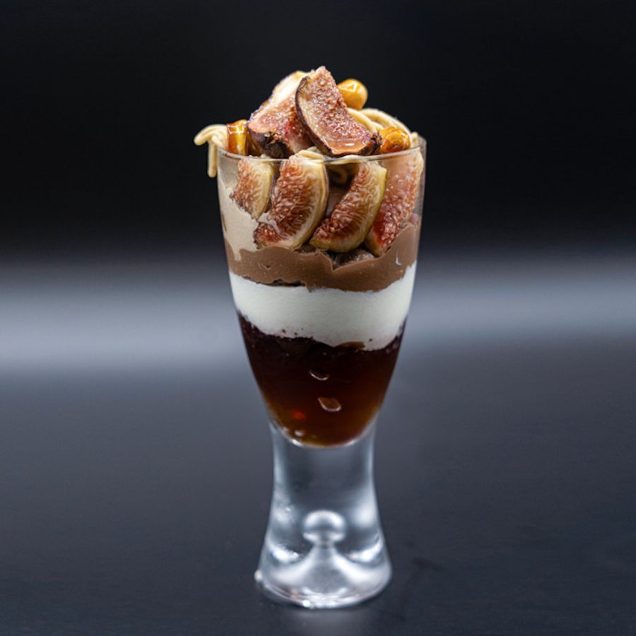 「お茶とイチジクのパフェ」3850円(1人前)/パティシエールマヨ