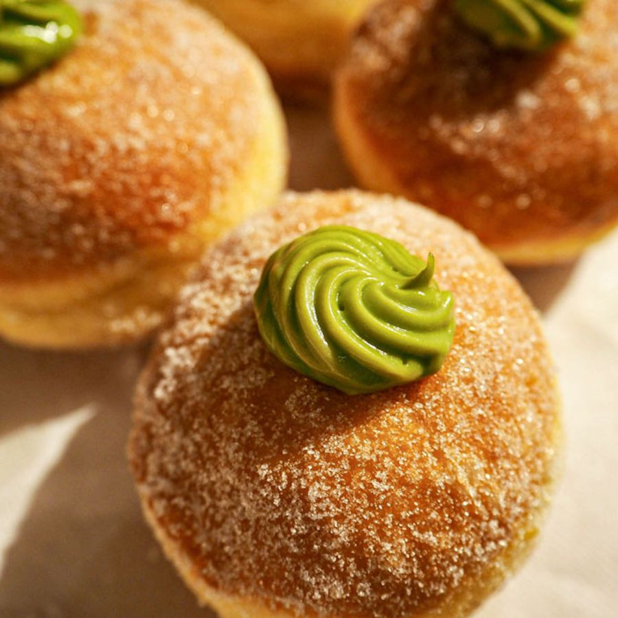 「抹茶のボンボローニ」400円(1個)/ピストリーナディオ