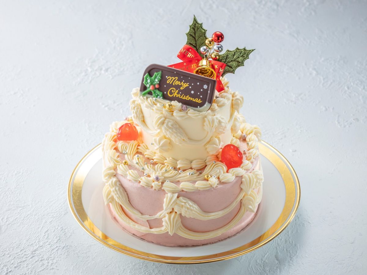 「2段のクラシックバターノエルpetit」4320円(4号:1段目直径12cm×高さ5cm、2段目直径6.5cm×高さ5cm、オーナメント含めた全体の高さ15cm)/コロンバン