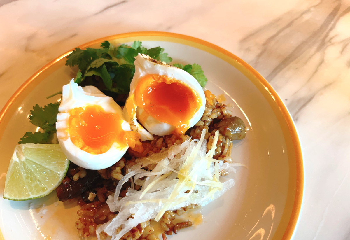 「自家製XO醬ときのこのフライドライス - 花山椒、大根、生姜、ポーチドエッグ」2300円