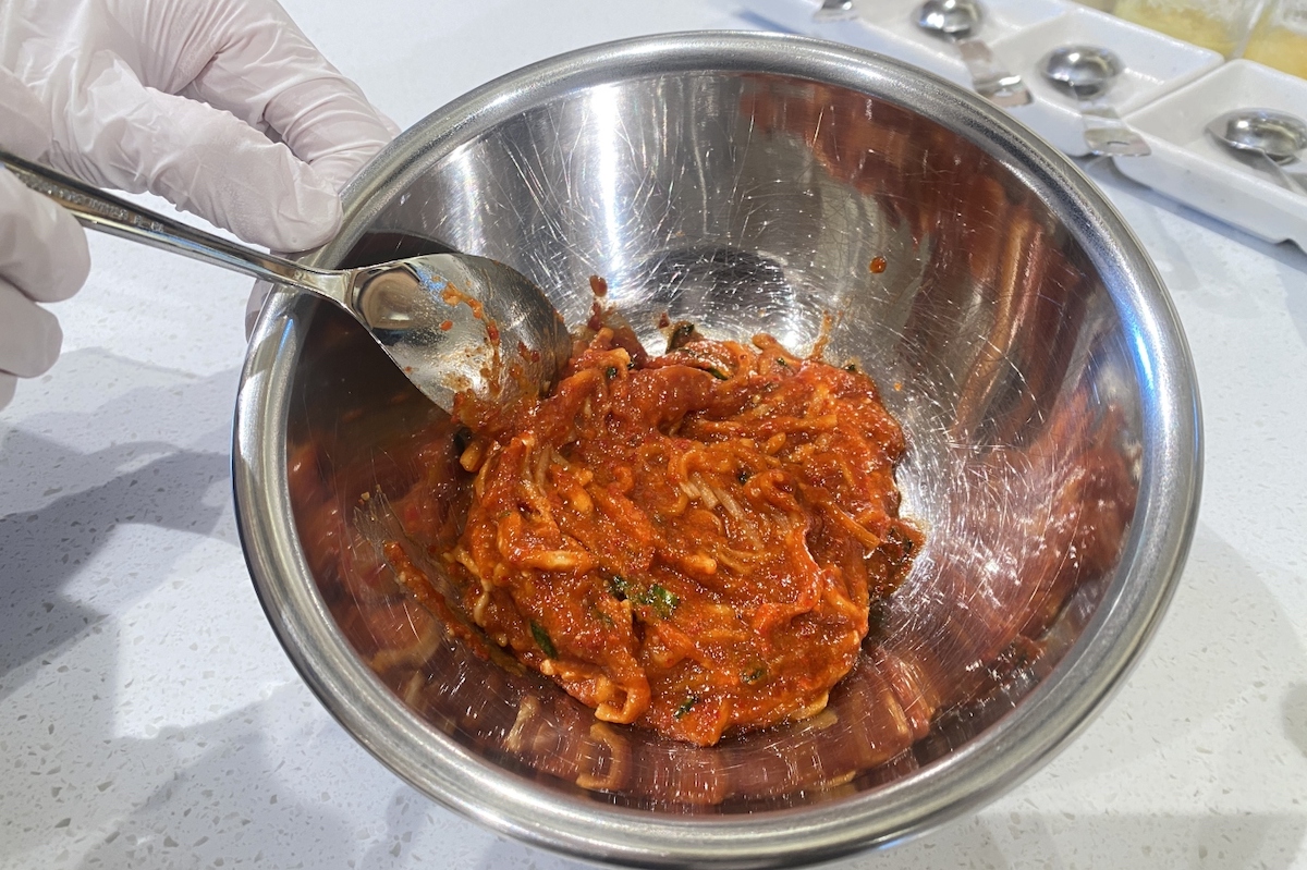 キムチの素となるヤンニョム。細切り大根も入っているので食感も楽しめる