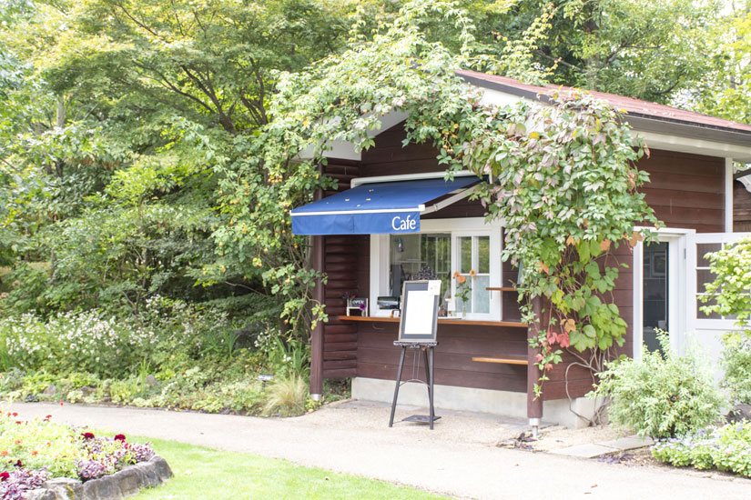 地元で作られたハーブティーやクッキー、ジェラートが楽しめるカフェ