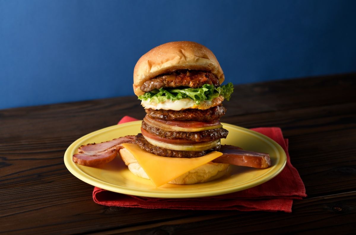 「ネイビー佐世保バーガー」1980円(1個)/バーガーショップ ベルビーチ