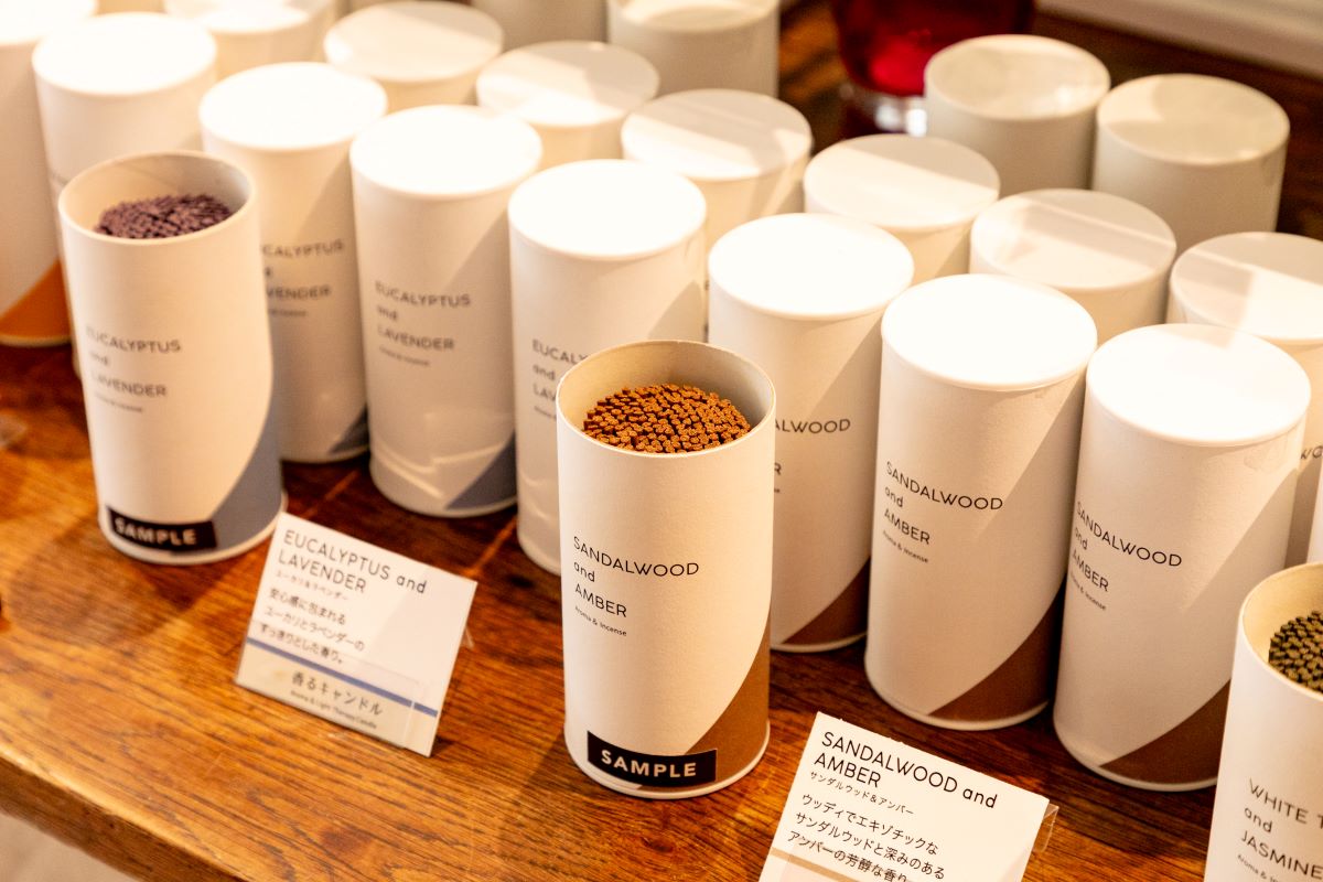 「香る線香」1100円。シンプルなパッケージもすてき