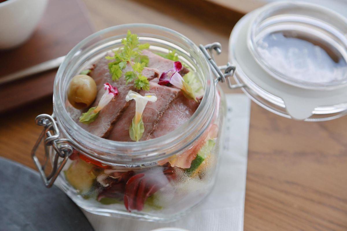 「鹿児島県産のローストビーフサラダ（単品）」1200円