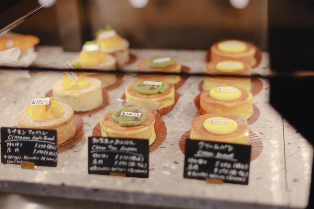 「知覧茶のあんぱん」390円などの朝焼きパン