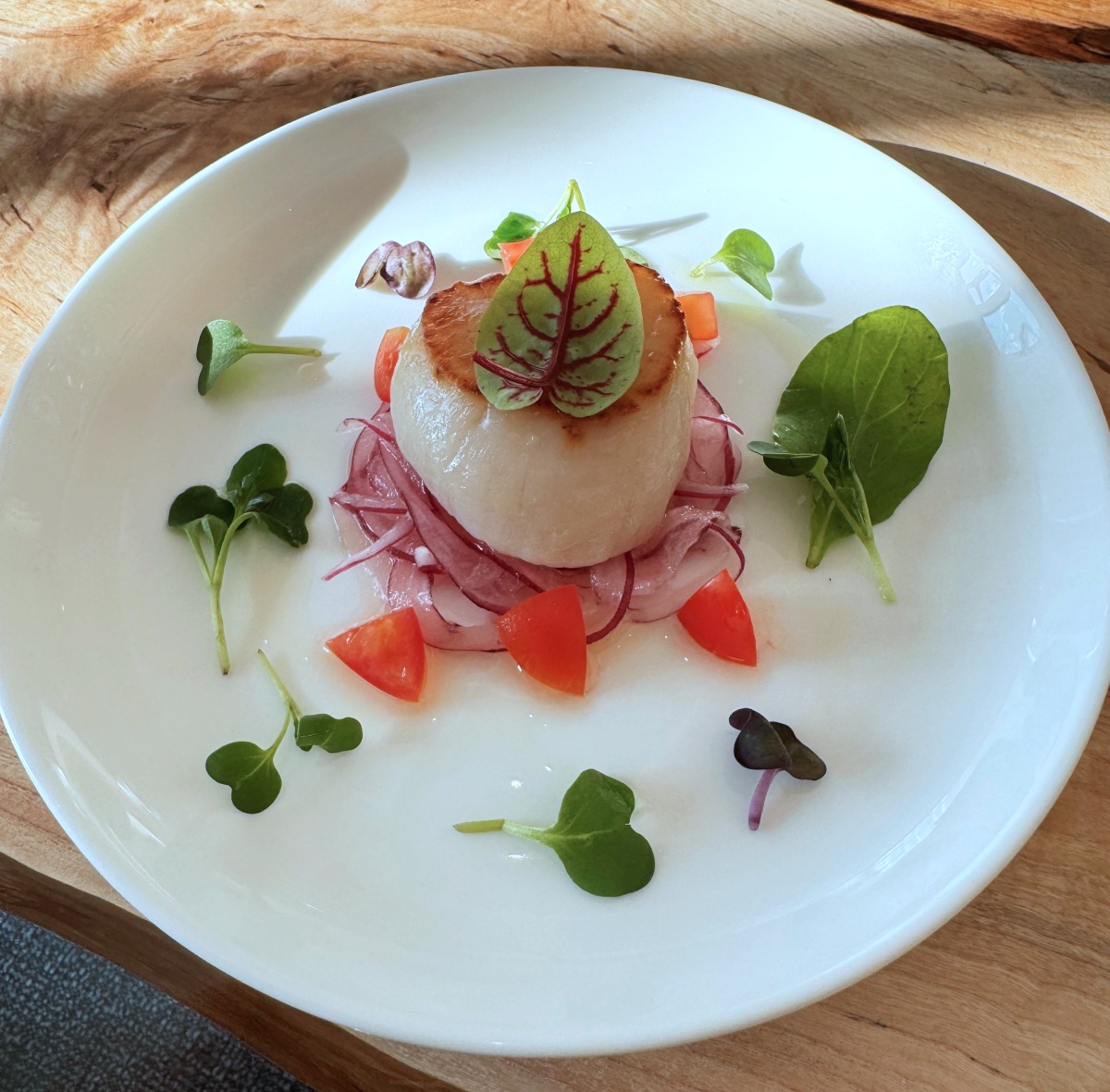 「ホタテ片面焼きのさとうきび酢マリネ」