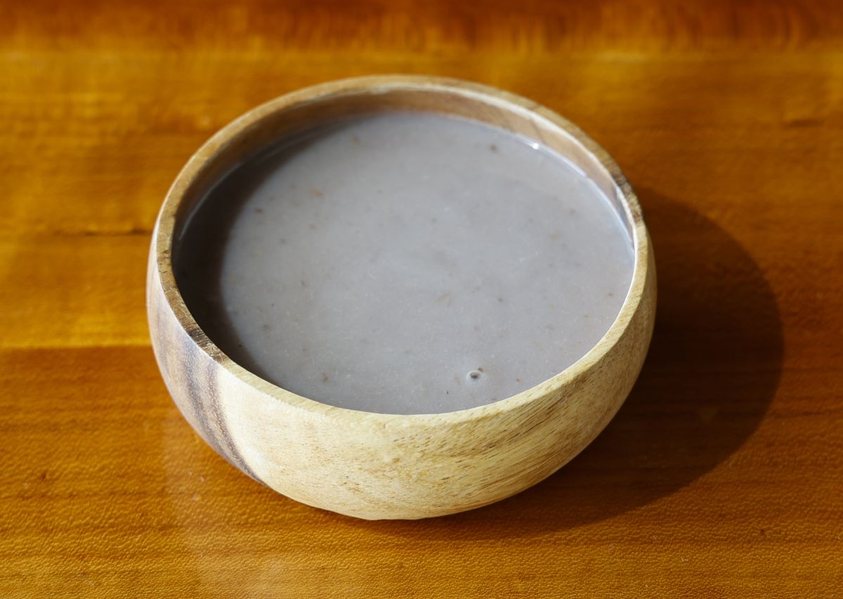 ポイ（写真右上）※ここから時計回りにご紹介します