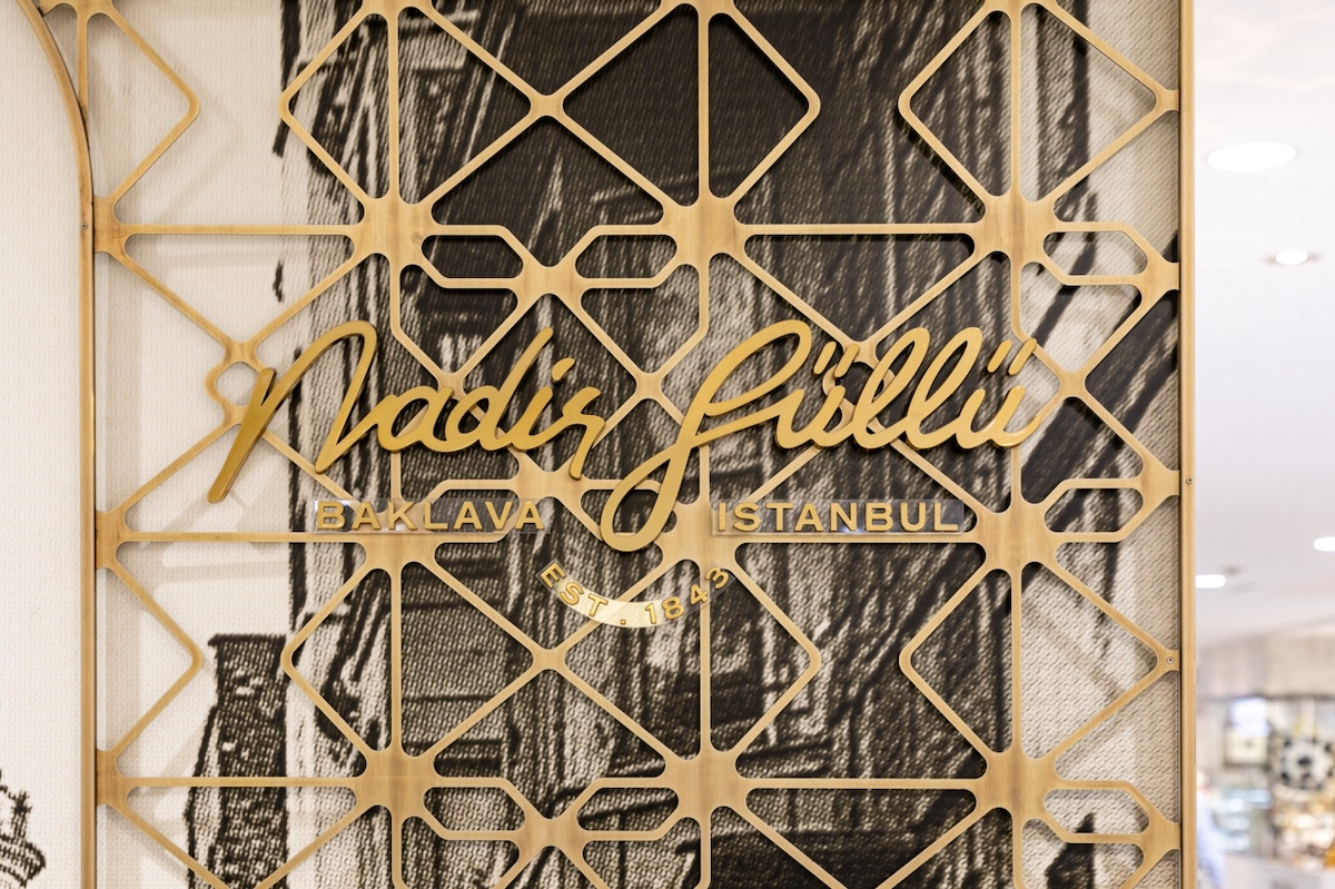 創業家5代目であり会長のナーディル・ギュル氏と6代目のムラット・ギュル氏が伝統の味を継承している