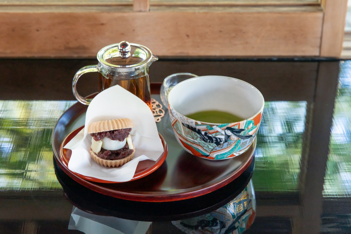 花盗人　お抹茶と餡バター最中1091円