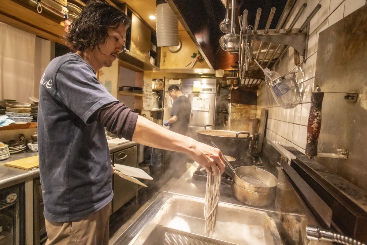 自家製粉石臼挽きうどん青空blue 本店