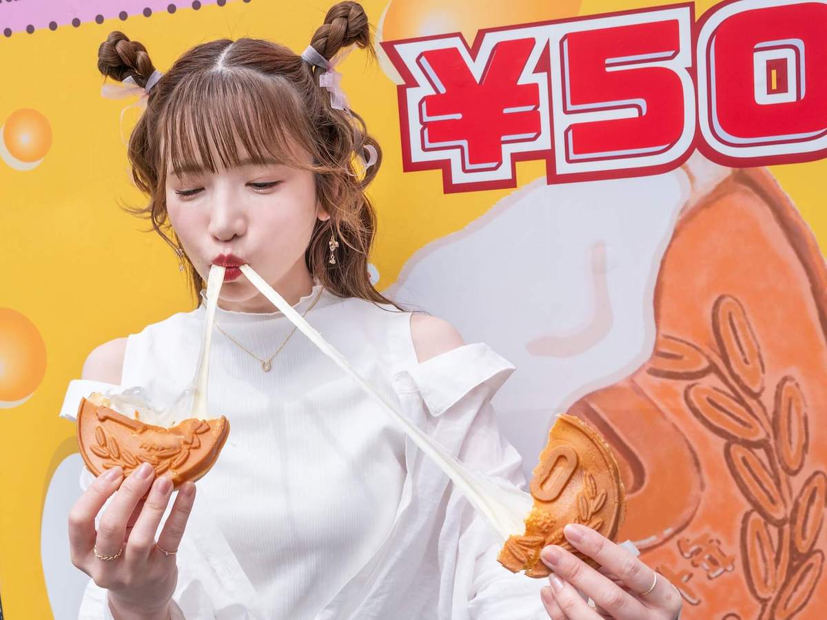 店先で食べる場合は隣店に入らないようご注意ください