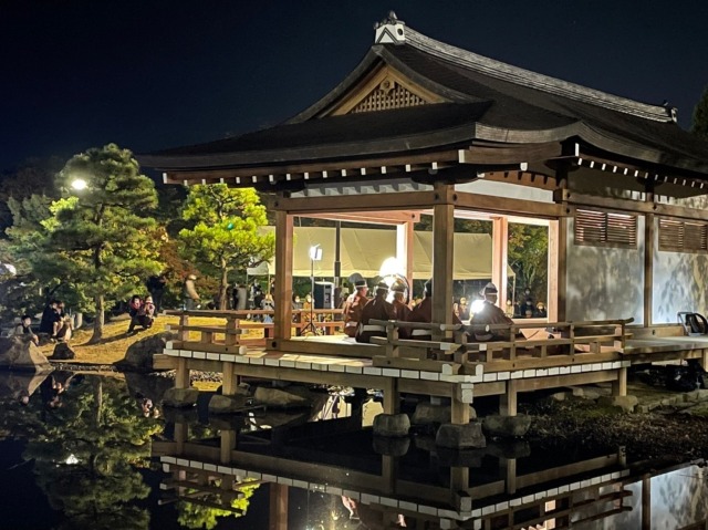 秋のイベントでは雅楽の演奏や舞などの鑑賞を通して平安貴族の宴の世界が楽しめます