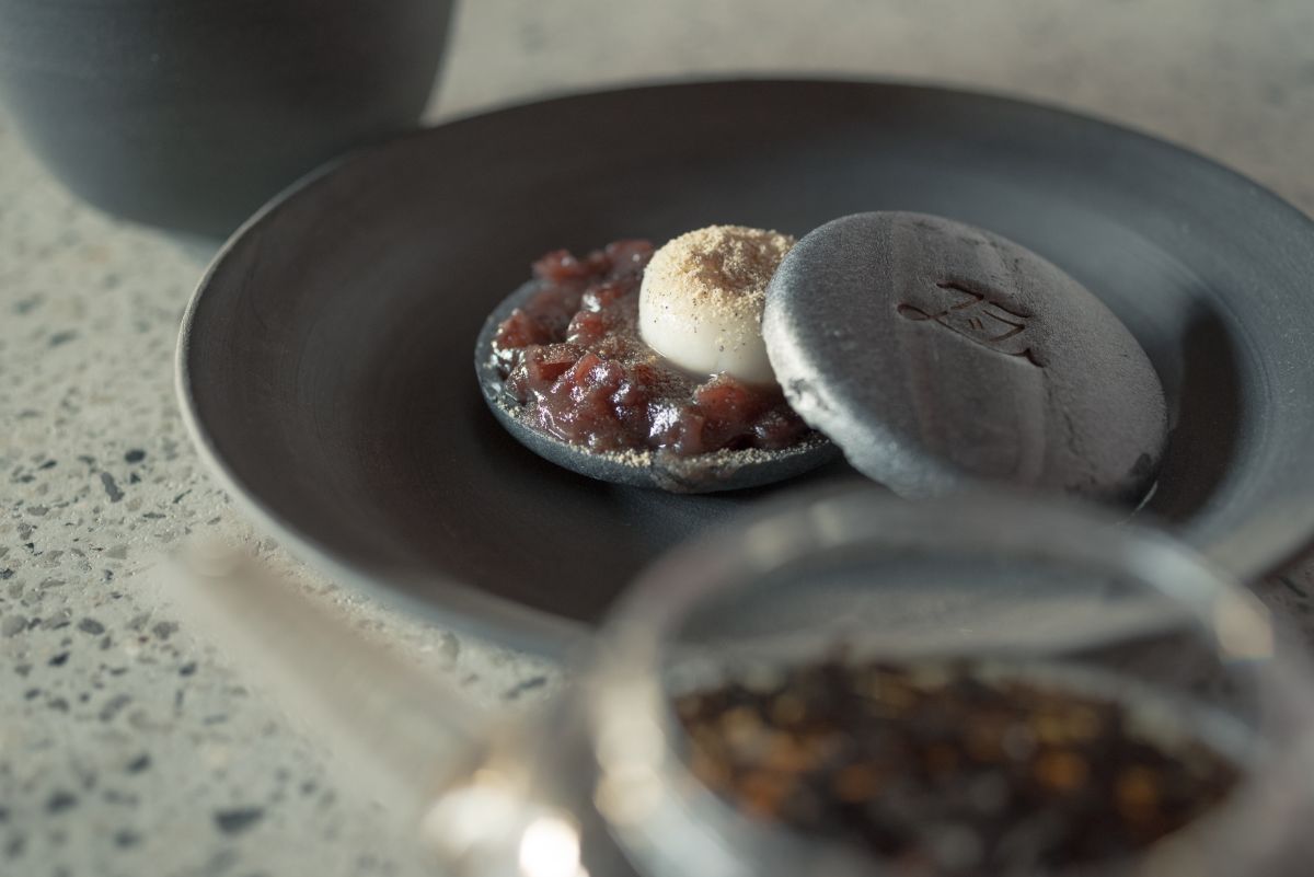 「白玉の最中」・「ブレンドティー」セット800円