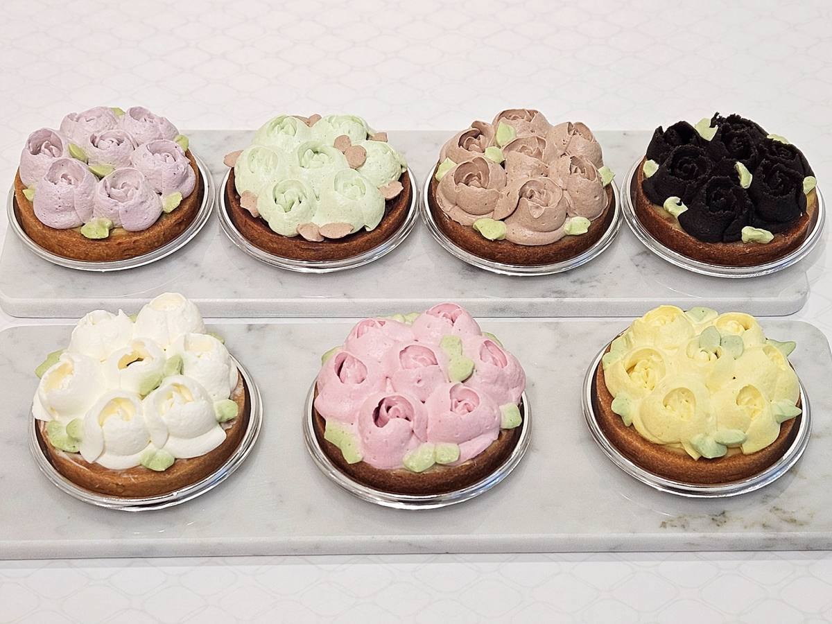 ブーケドローズ（上段左から）ブルーベリー、チョコミント、チョコバナナ・黒ごまあんこ餅 （下段左から）レアチーズ、いちご、レモン 各650円