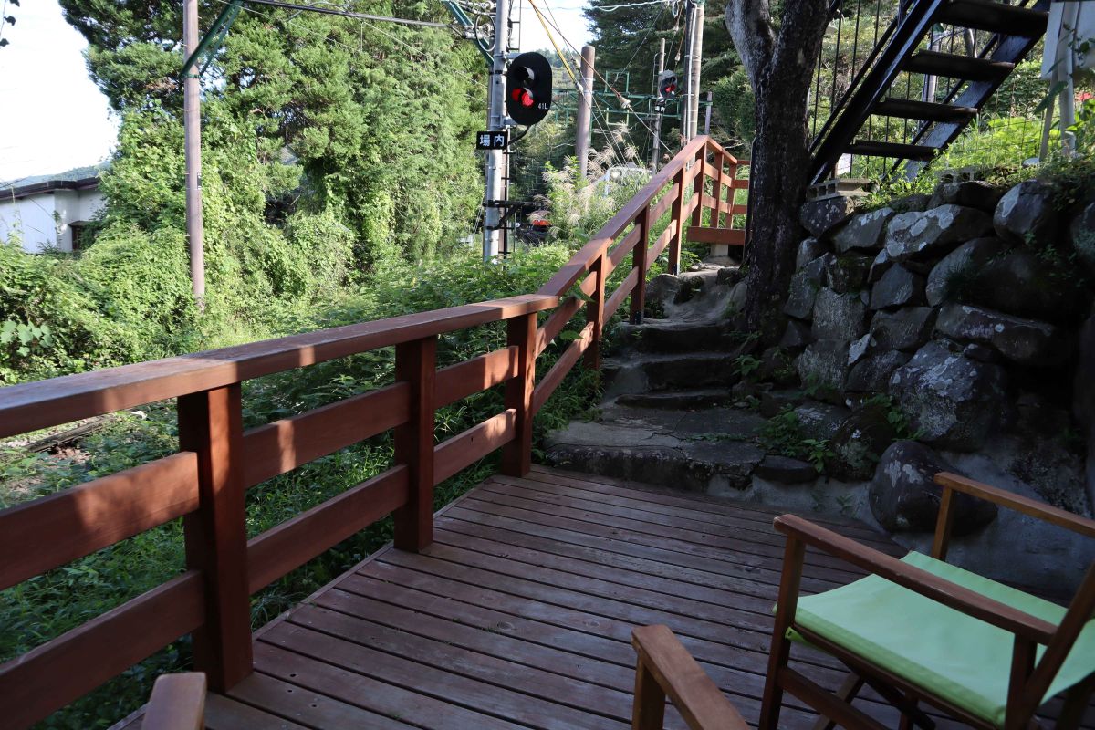 店の奥にあるデッキスペース