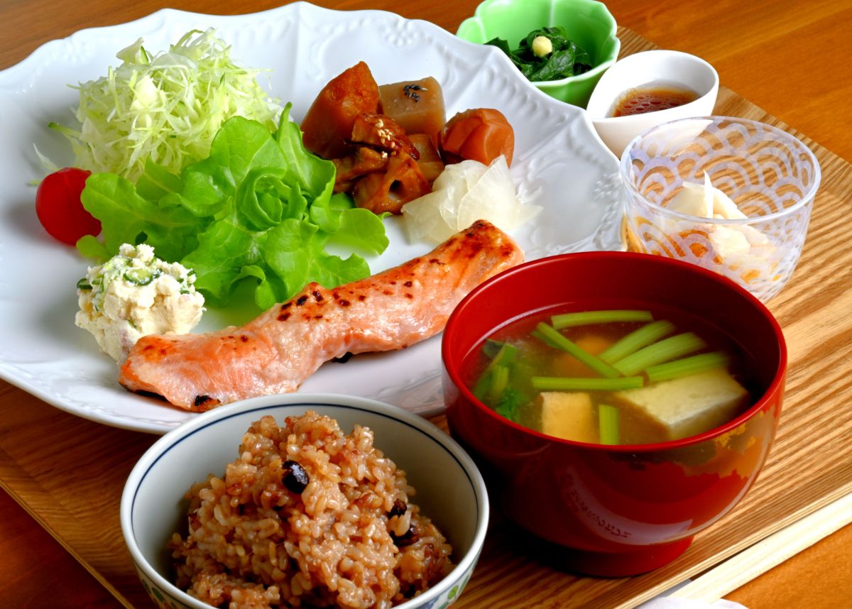 メインを選べる日替わりの姫の水プレート1300円