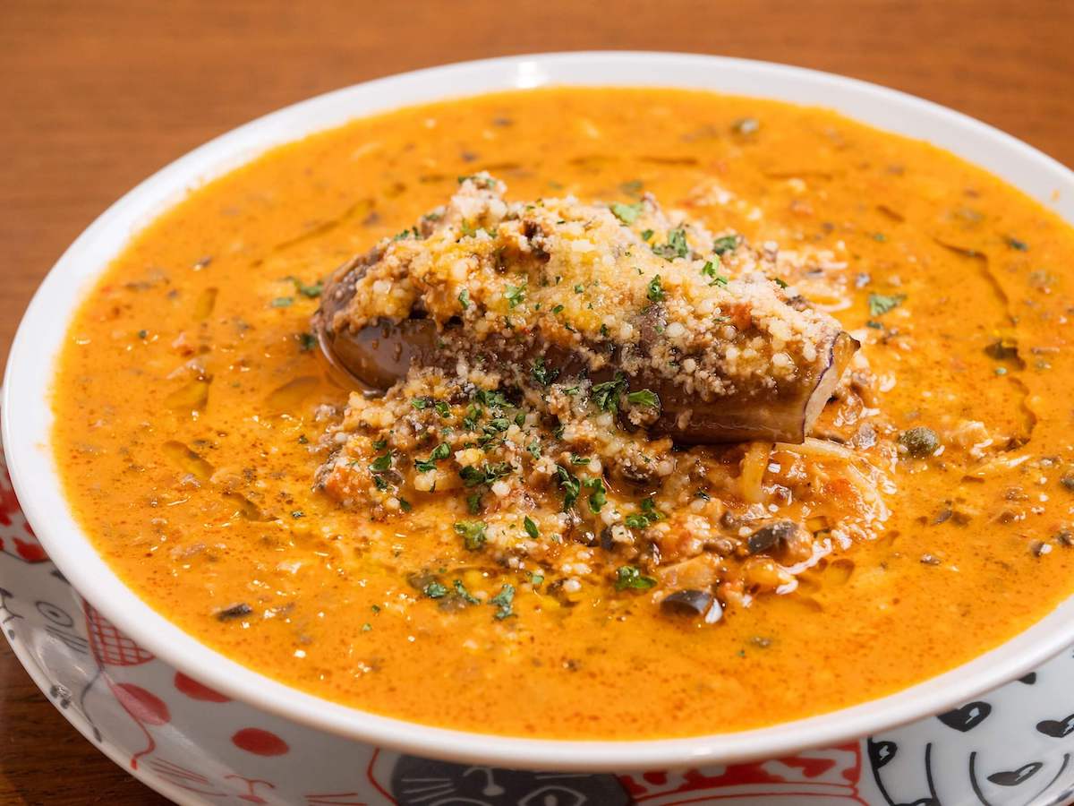 「絶望の生スパゲティー」1380円 ※ランチ&ブランチセット（15時30分LO）はサラダ・ドリンク付き。ディナータイムはピリ辛メニュー「絶望 オリジナル辛いペスカトーレ」1848円のみ