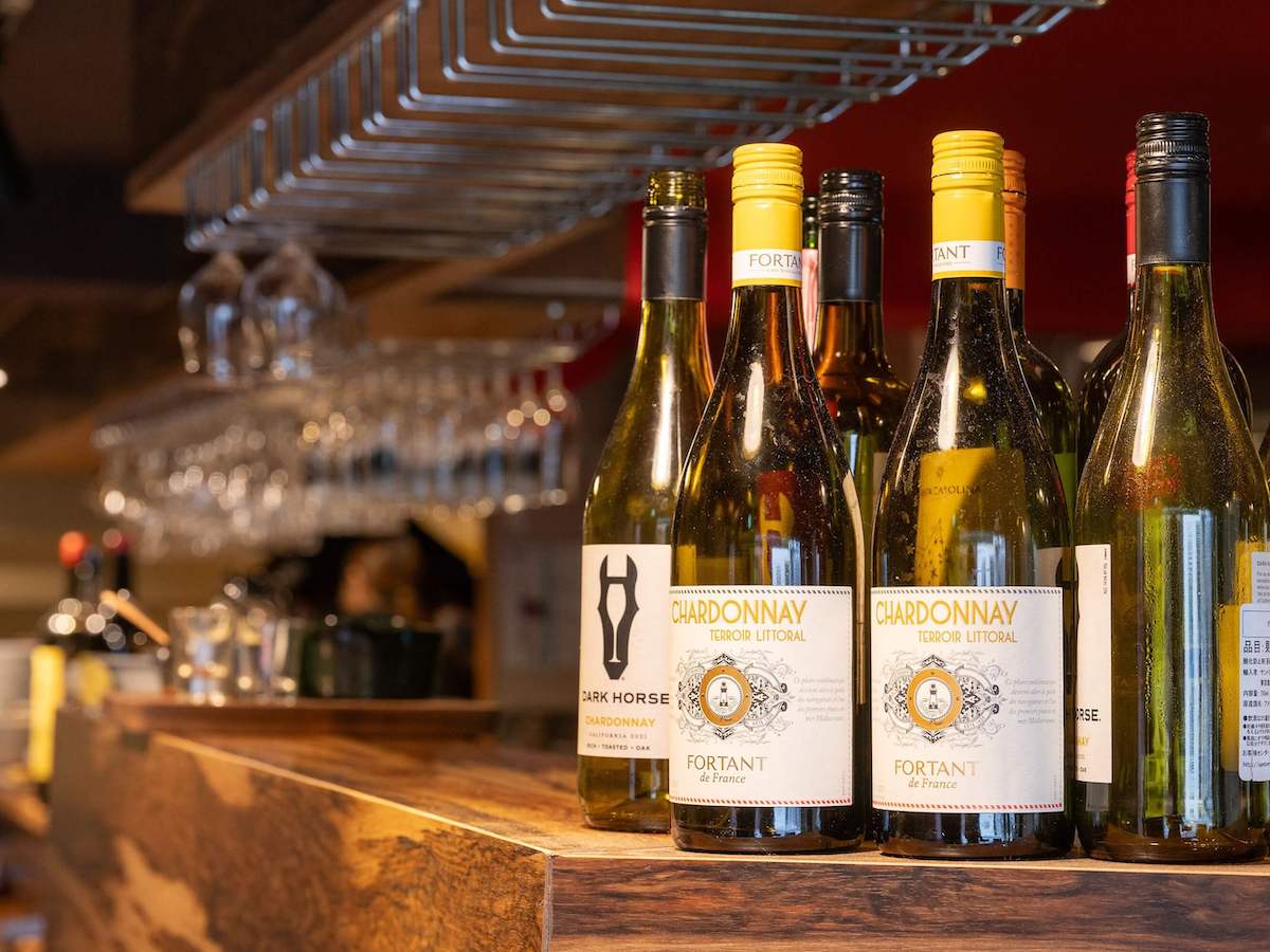 ワインも魅力の一つ。アメリカやフランス、チリなど約17種類を扱っています