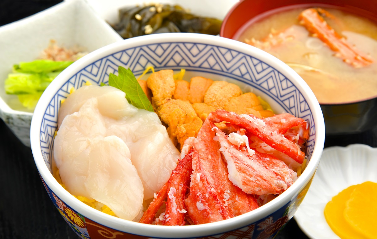 三色丼（かに汁付き）2980円