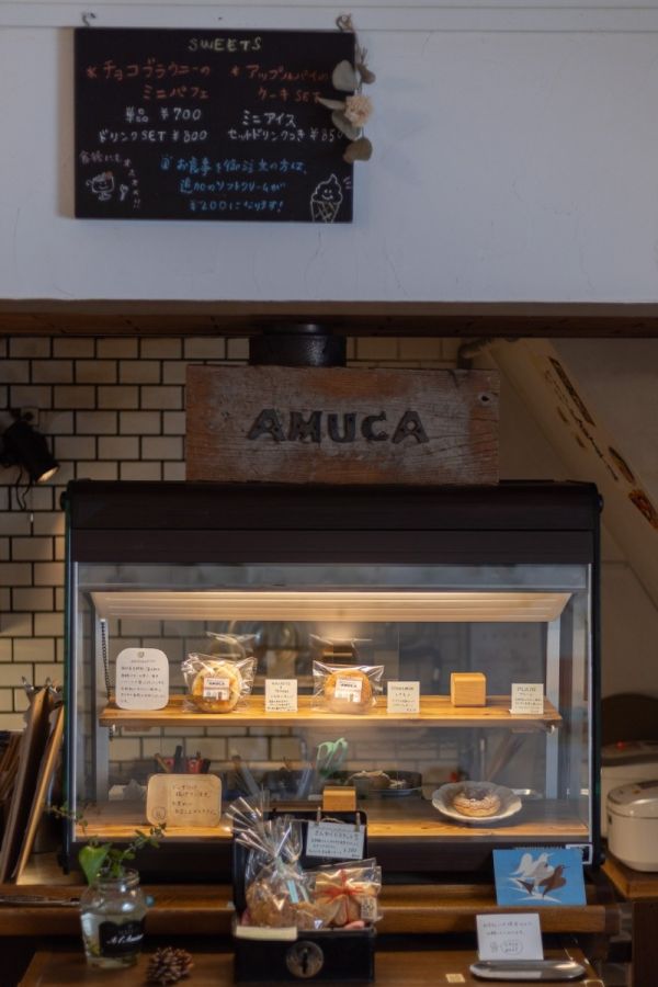 定番プレーンドーナツ200円、シナモンドーナツ210円