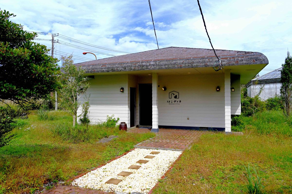 美術館の裏手にひっそりと佇む