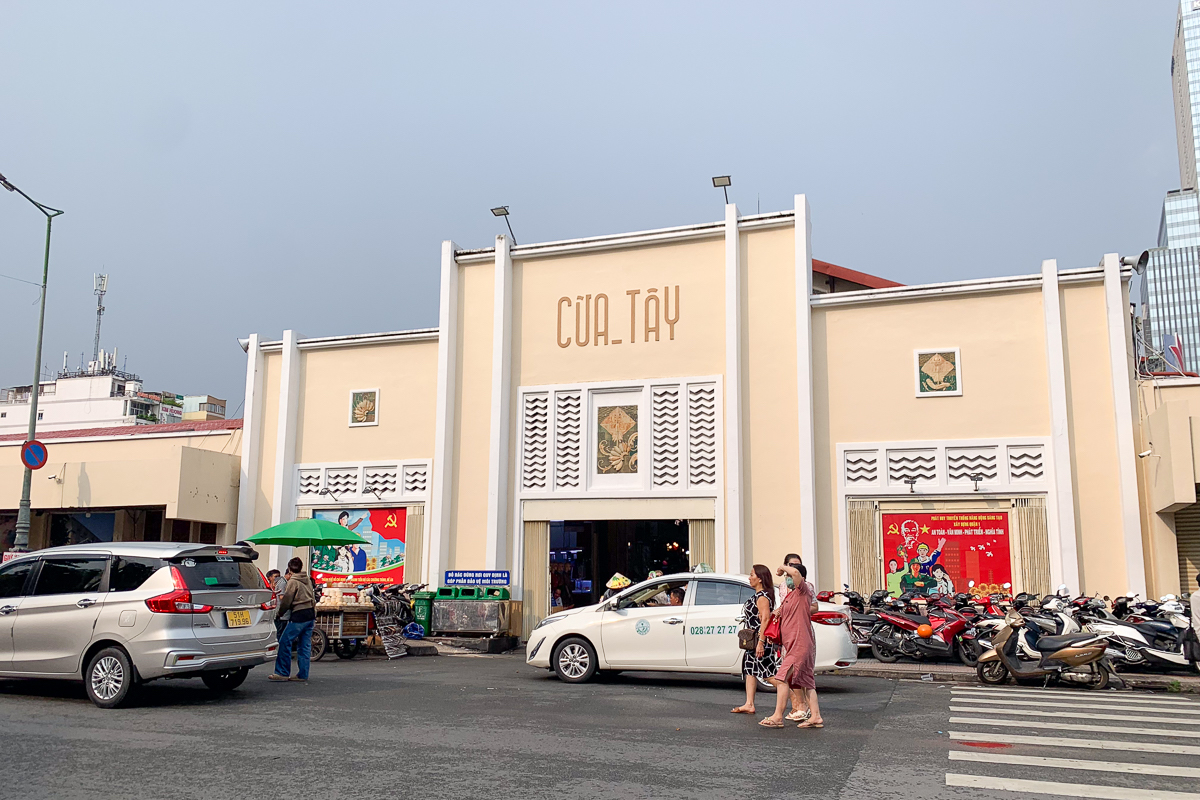 「ベンタイン市場」は入り口がいくつもある大きなマーケット